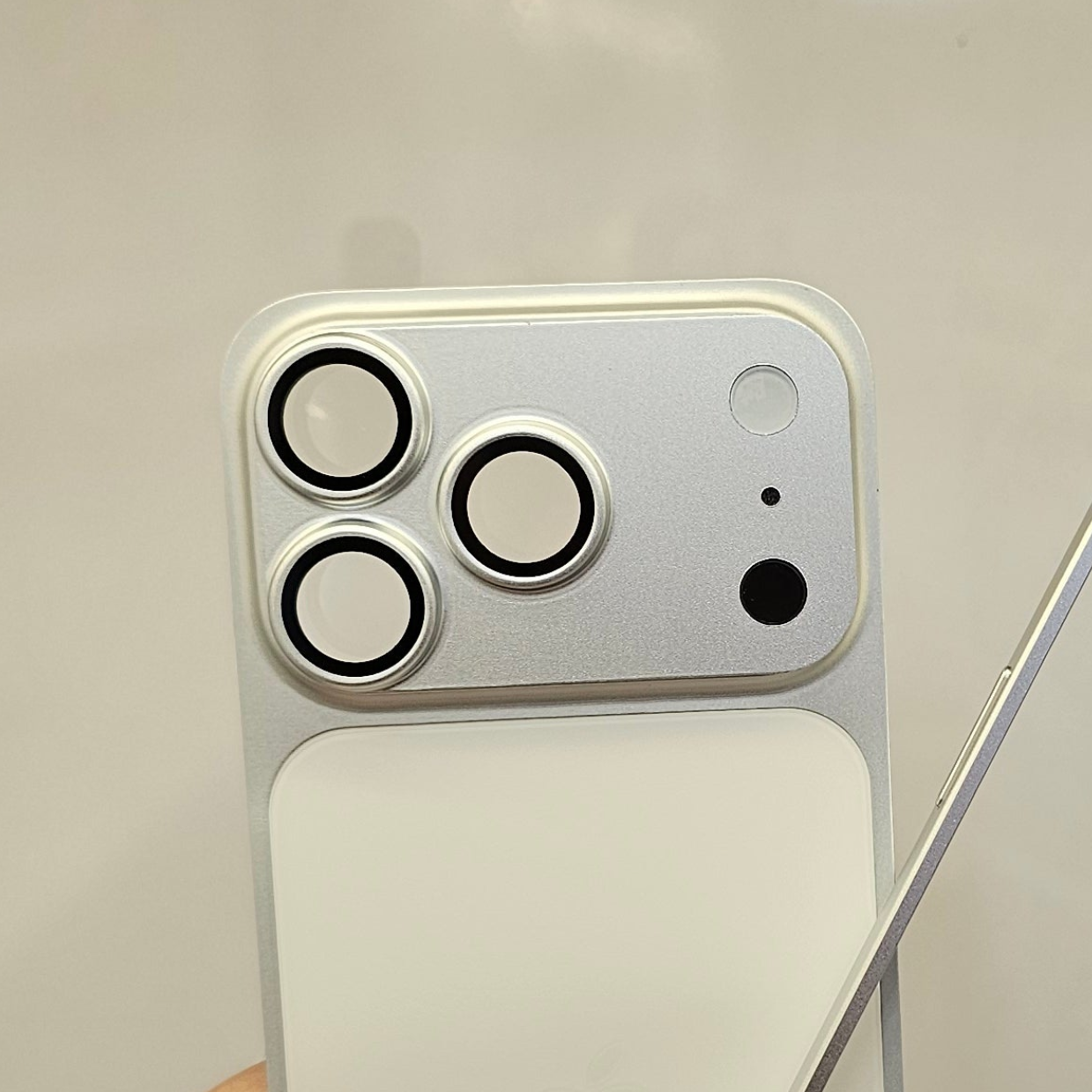 Metal Bumper Converter Case to iPhone 17 pro and 17 pro max